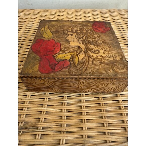 Antique 1910's Flemish Art Pyrography Hanky Box Art Nouveau Lady with Flowers - Picture 9 of 10